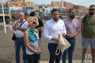 El Ayuntamiento impulsa una nueva campaña de concienciación medioambiental en las playas del municipio (Foto TA)